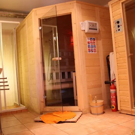 Large In With Sauna Chalet *